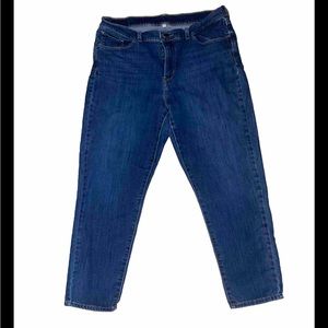 Levi stretch Womens Capri pants